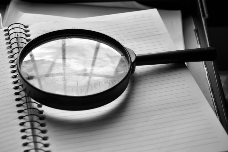 Magnifying glass 4490044 1920